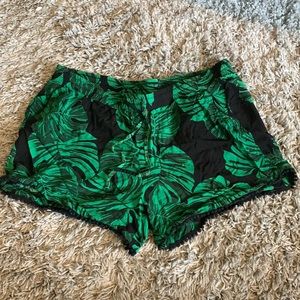 (2/$15) 🟡Palm Leaf Airy Shorts